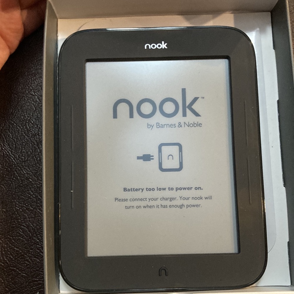 Brand new Nook tabled for reading - Picture 3 of 5